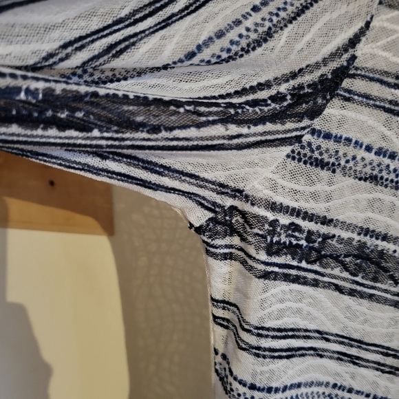 Chico's Travelers Button Down Long Sleeve Sheer Navy Blue White 1 Medium 8 - Picture 4 of 10